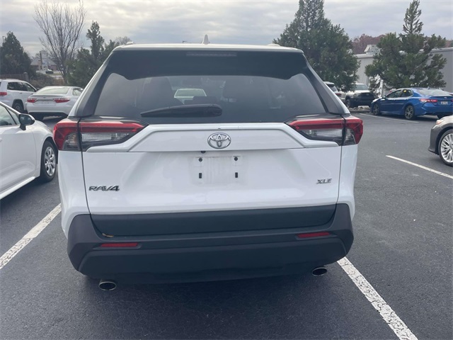 2024 Toyota RAV4 XLE photo 4