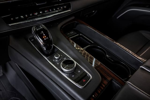 2022 Cadillac Escalade Luxury photo 17