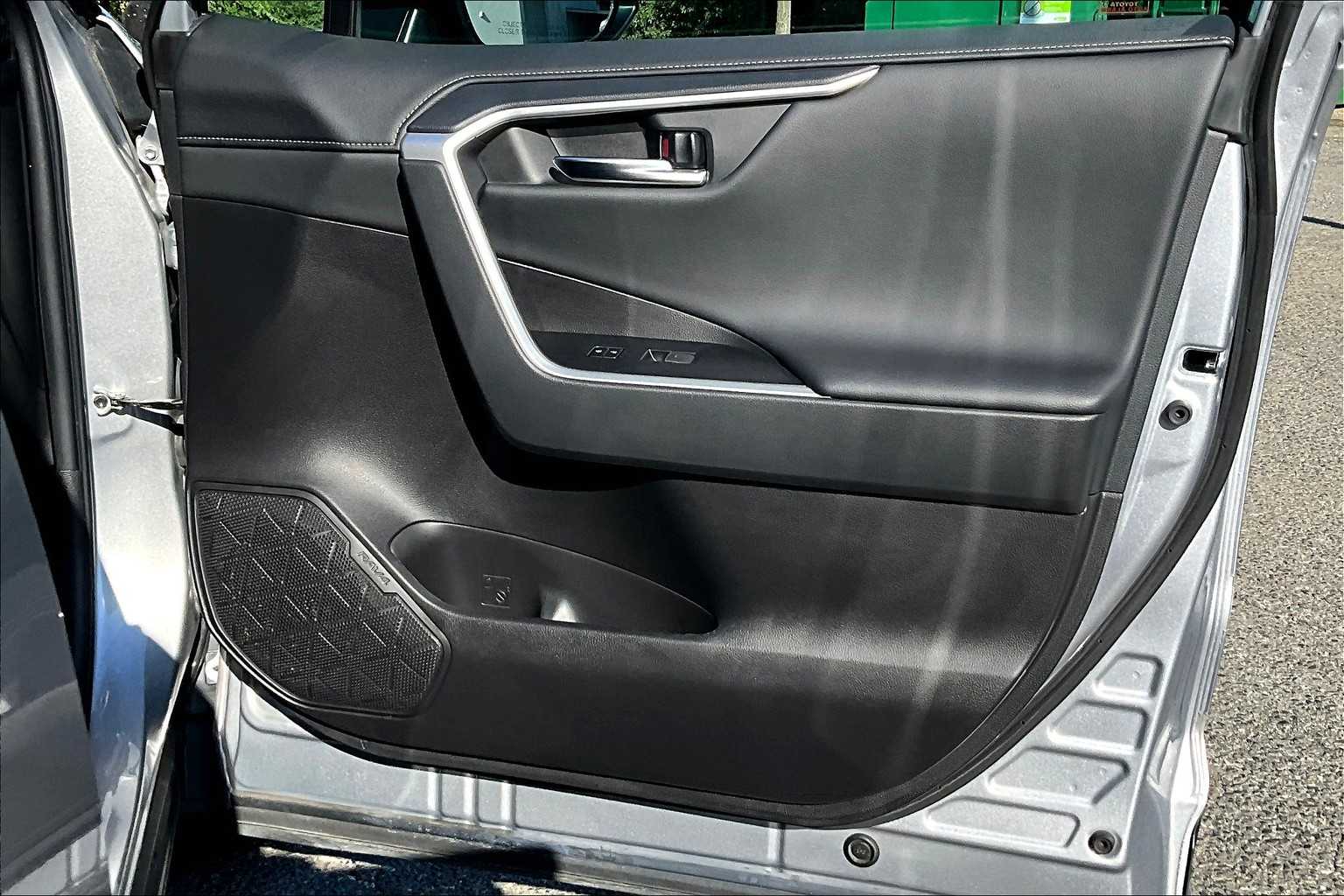 2022 Toyota RAV4 Limited photo 21