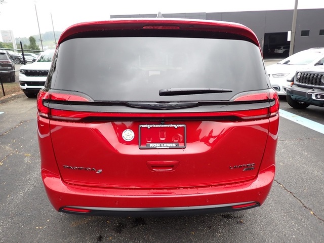 2026 Chrysler Pacifica Limited photo 3