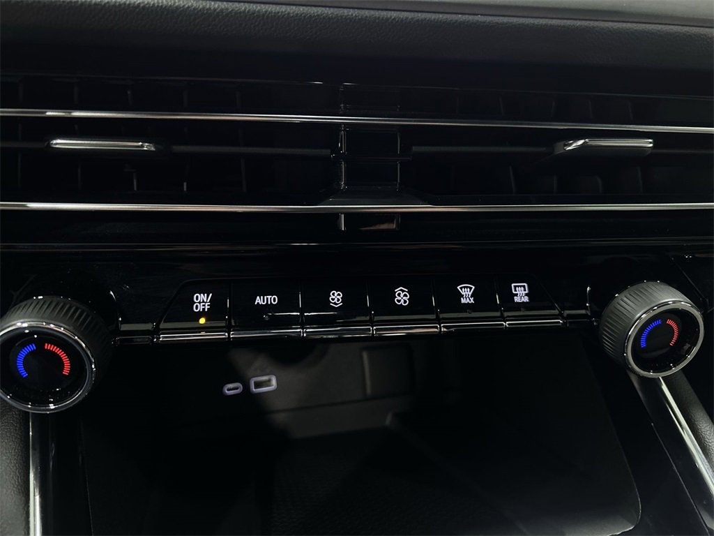 2025 Chevrolet Traverse photo 16