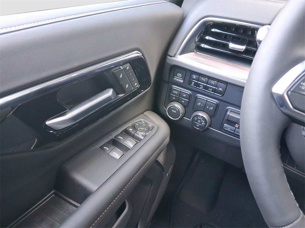 2025 Chevrolet Tahoe Premier photo 12