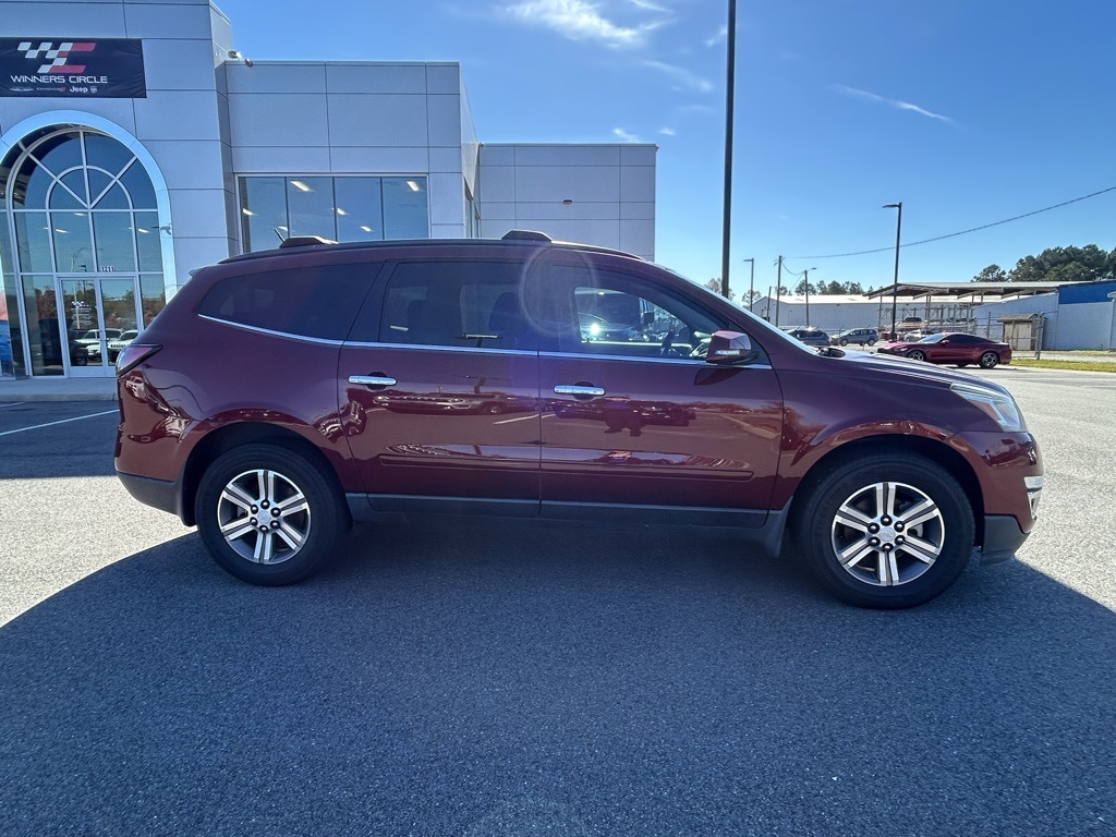 2017 Chevrolet Traverse 2LT photo 2