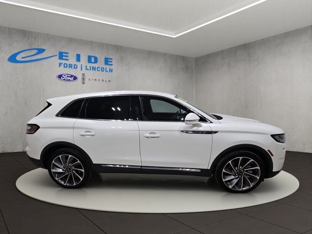 2023 Lincoln Nautilus Reserve photo 3