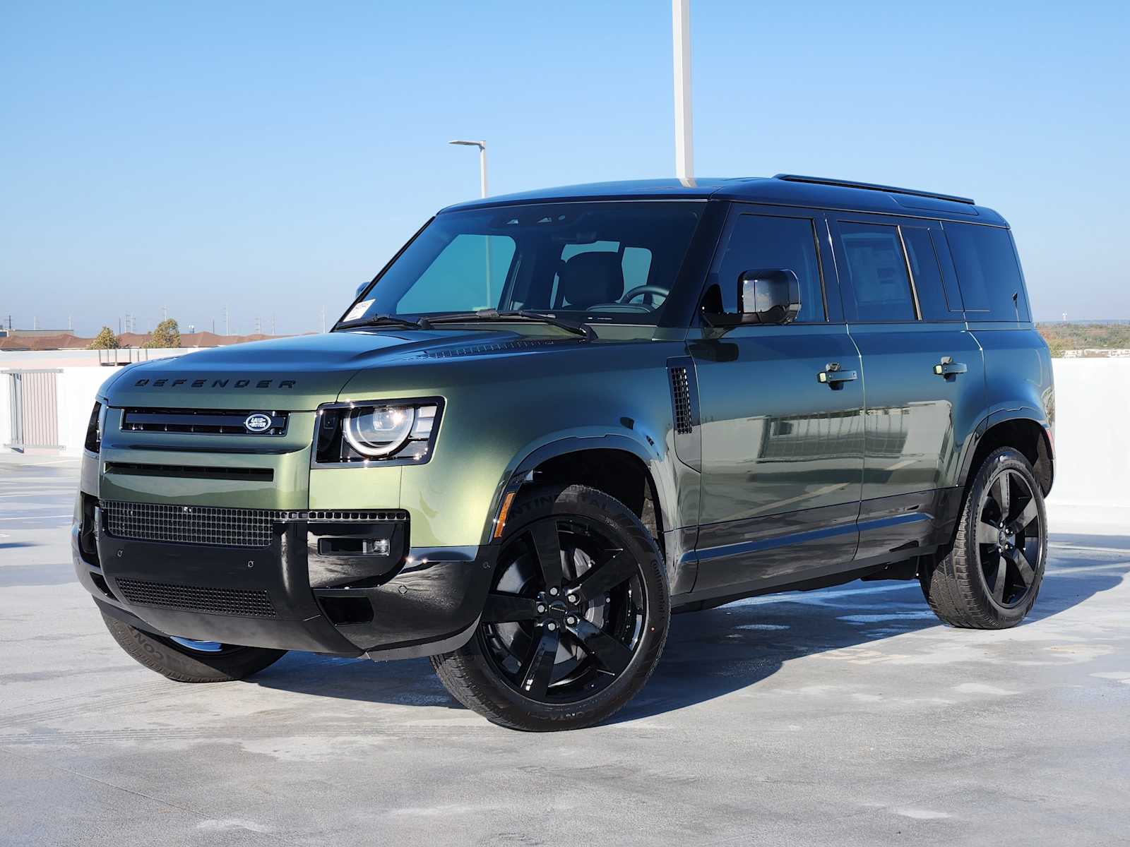 2026 Land Rover Defender X-Dynamic SE's photo