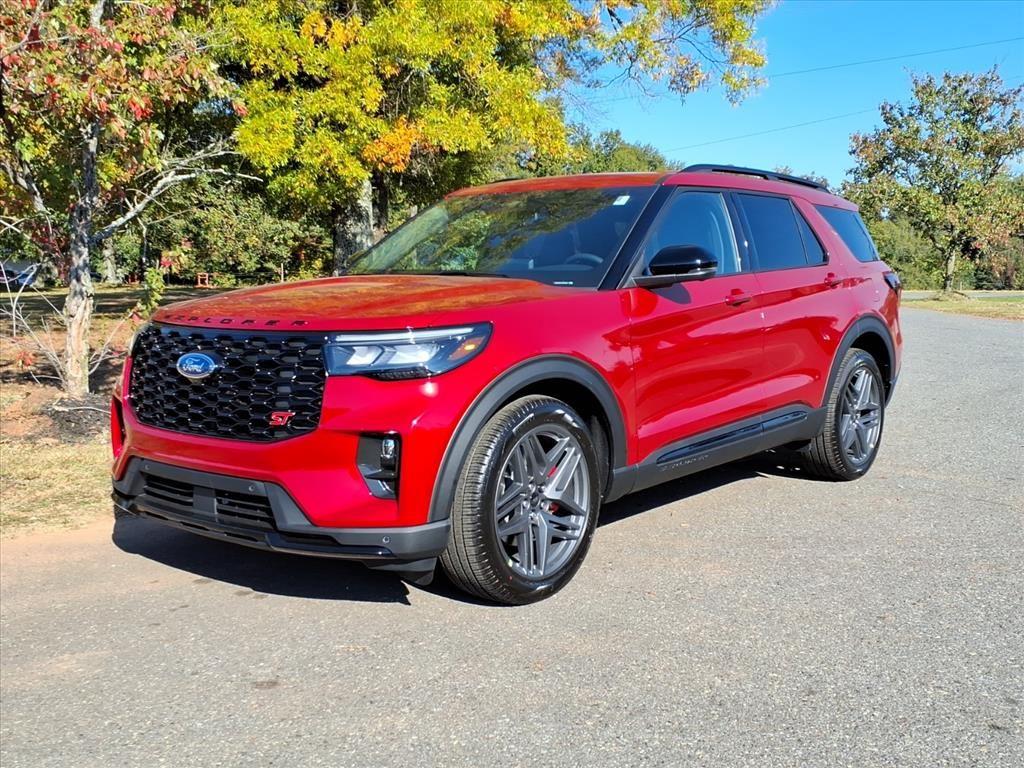 2025 Ford Explorer ST's photo