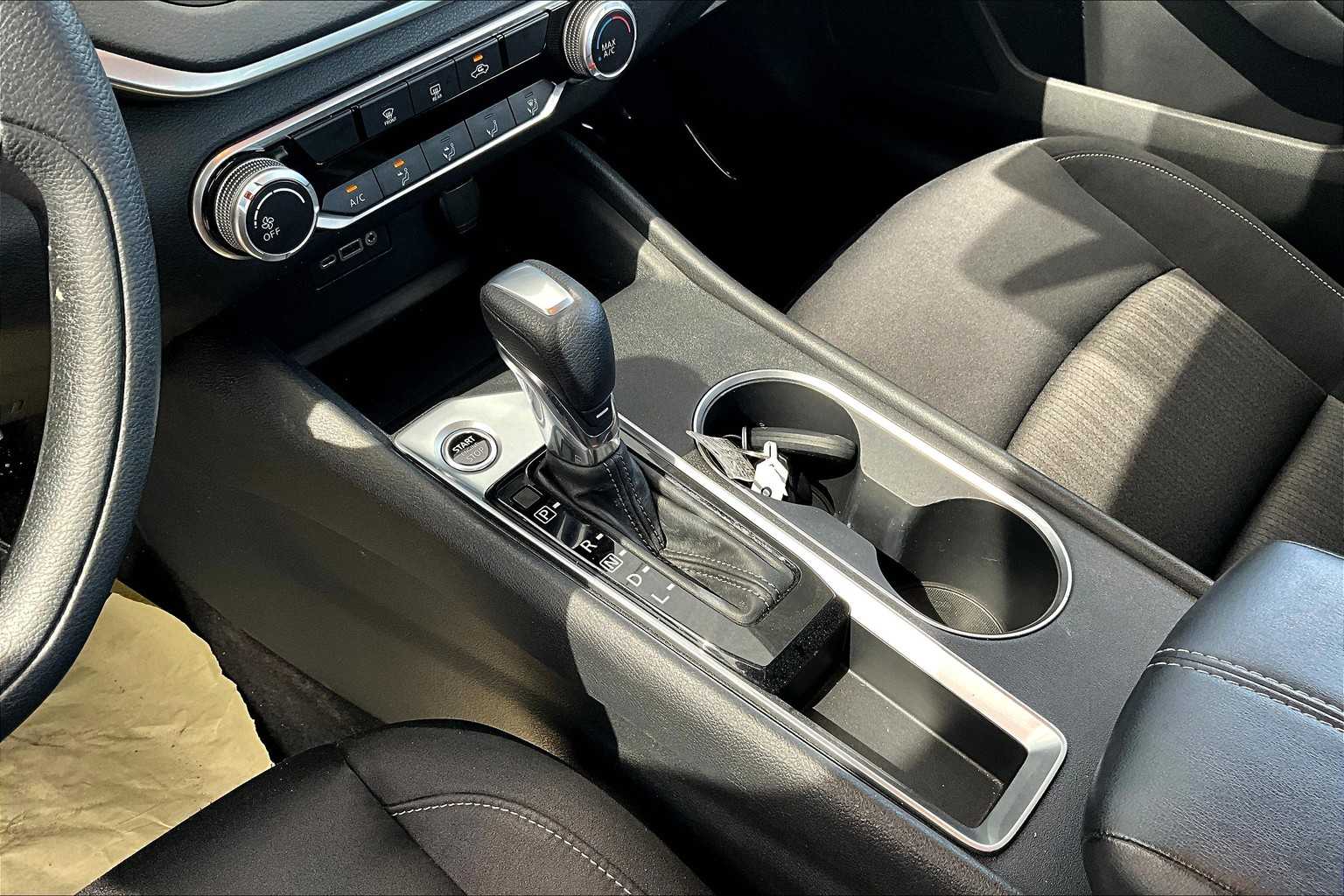 2022 Nissan Altima 2.5 SV photo 10