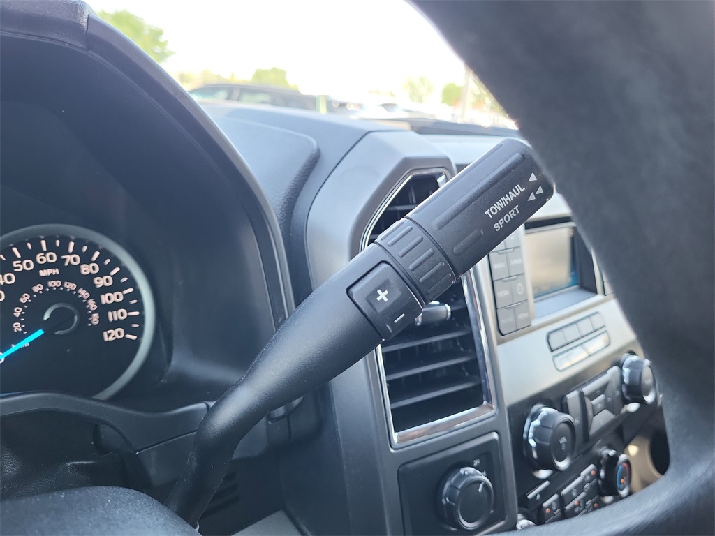 2016 Ford F-150 XLT photo 12