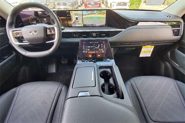 2025 Infiniti QX80 Luxe photo 13