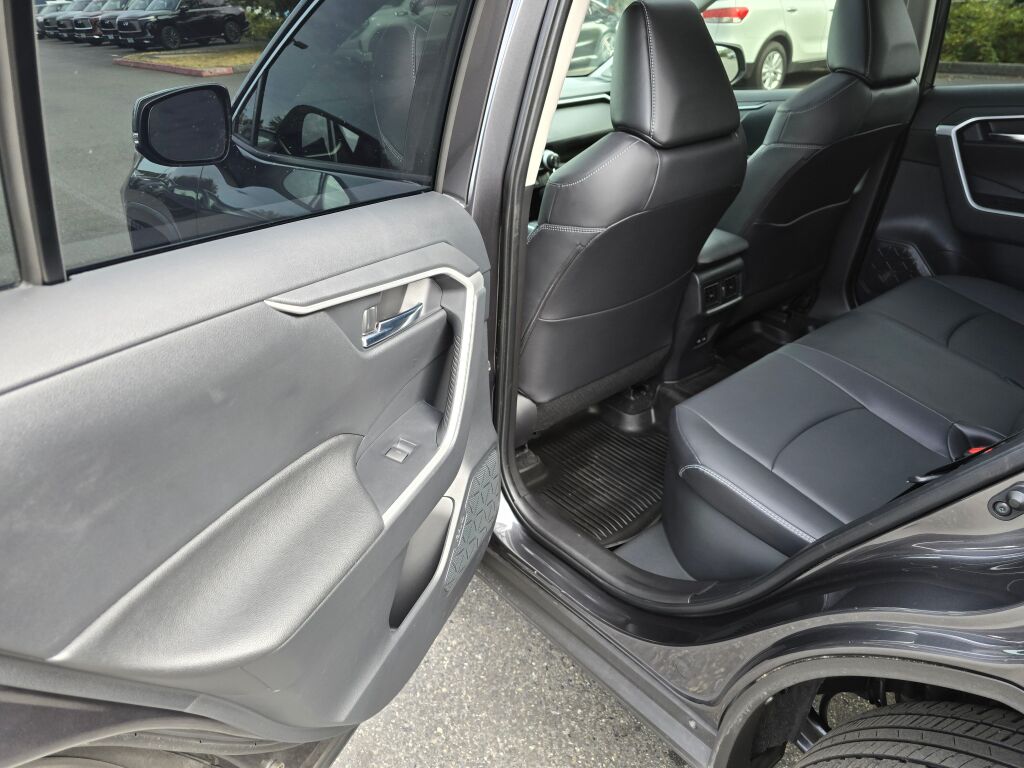 2023 Toyota RAV4 Hybrid XLE Premium photo 14