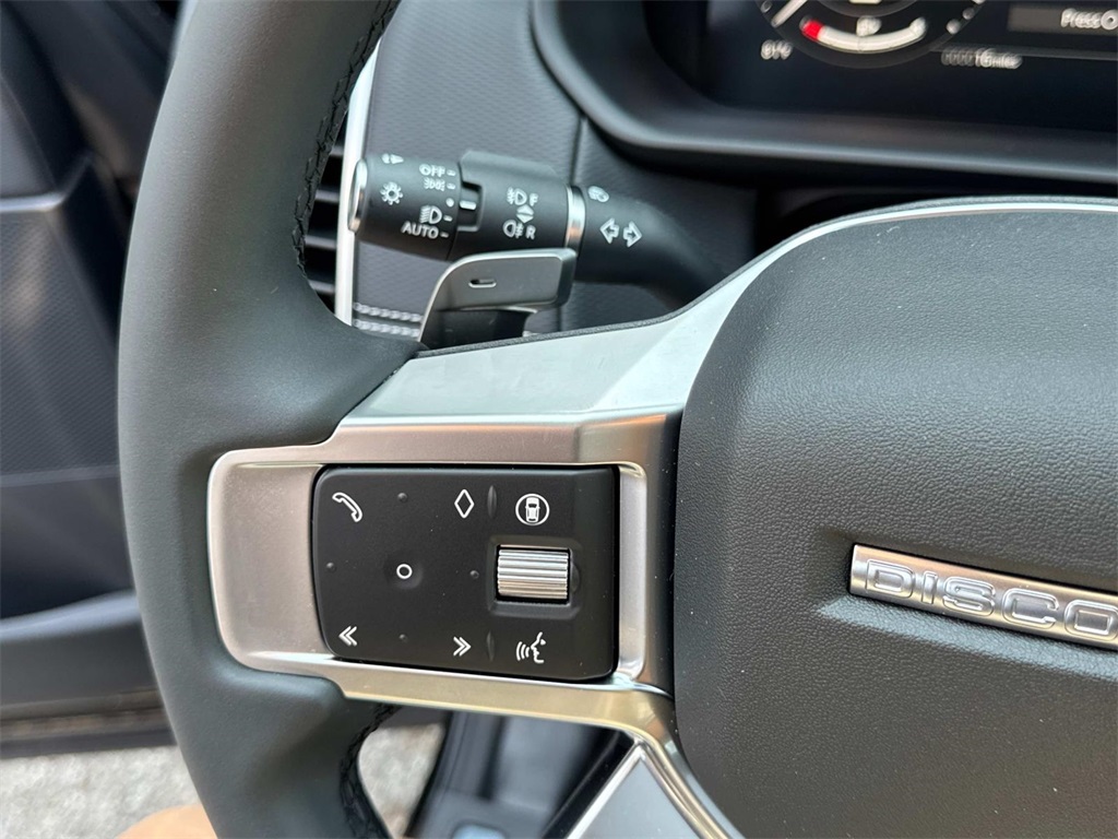2025 Land Rover Discovery SE photo 29