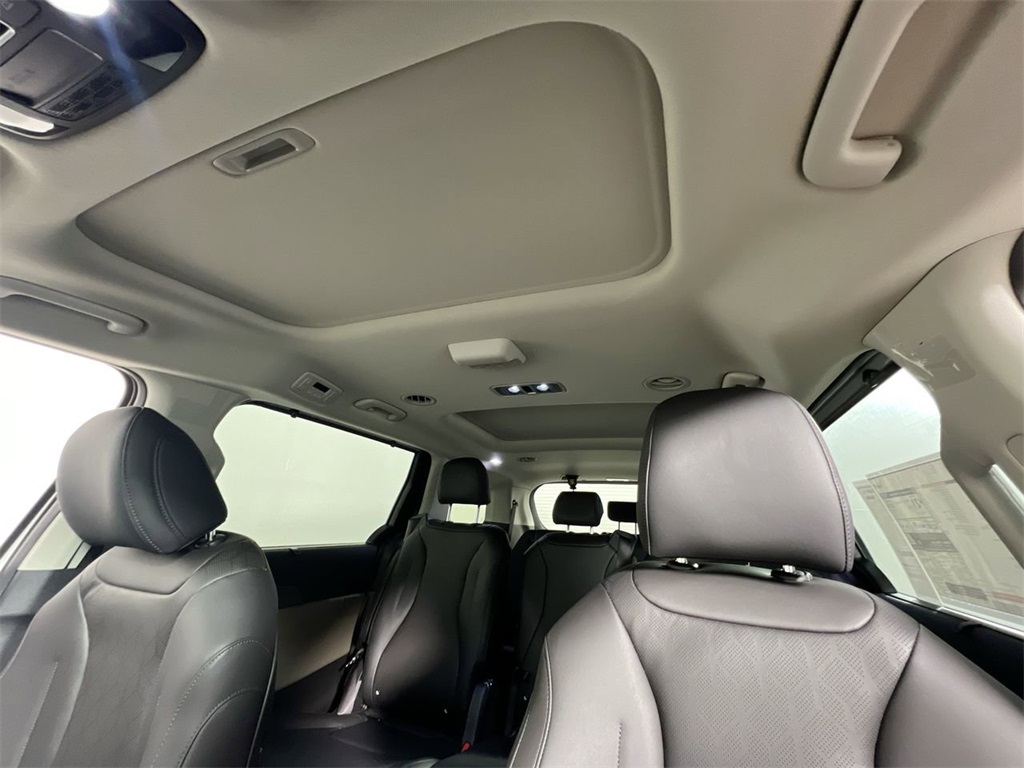 2026 Kia Carnival LX photo 18