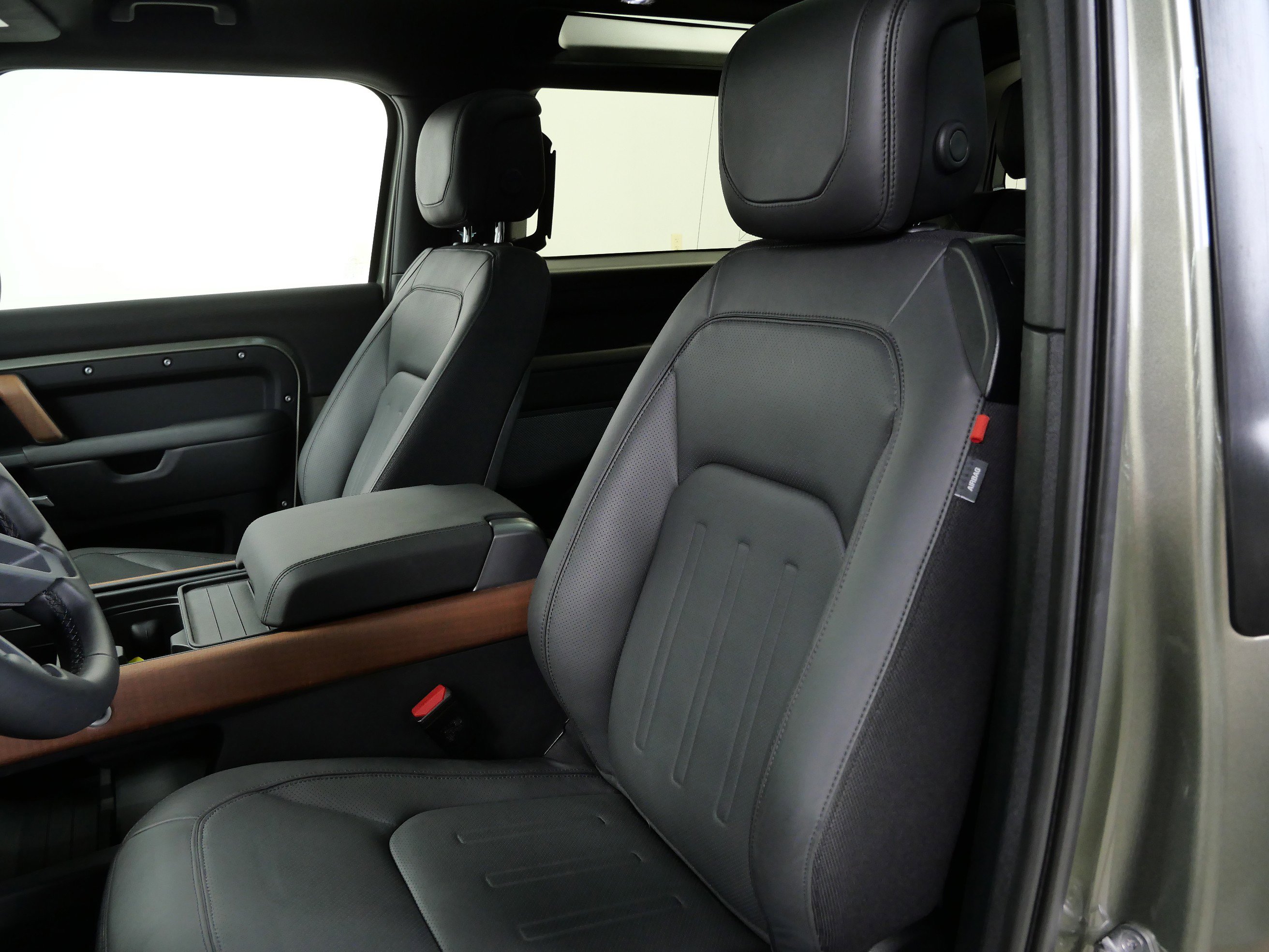 2023 Land Rover Defender 90 X photo 13