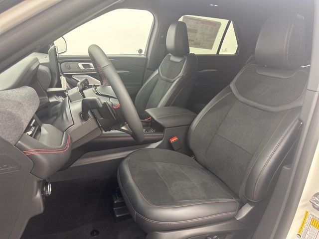 2025 Ford Explorer ST photo 11