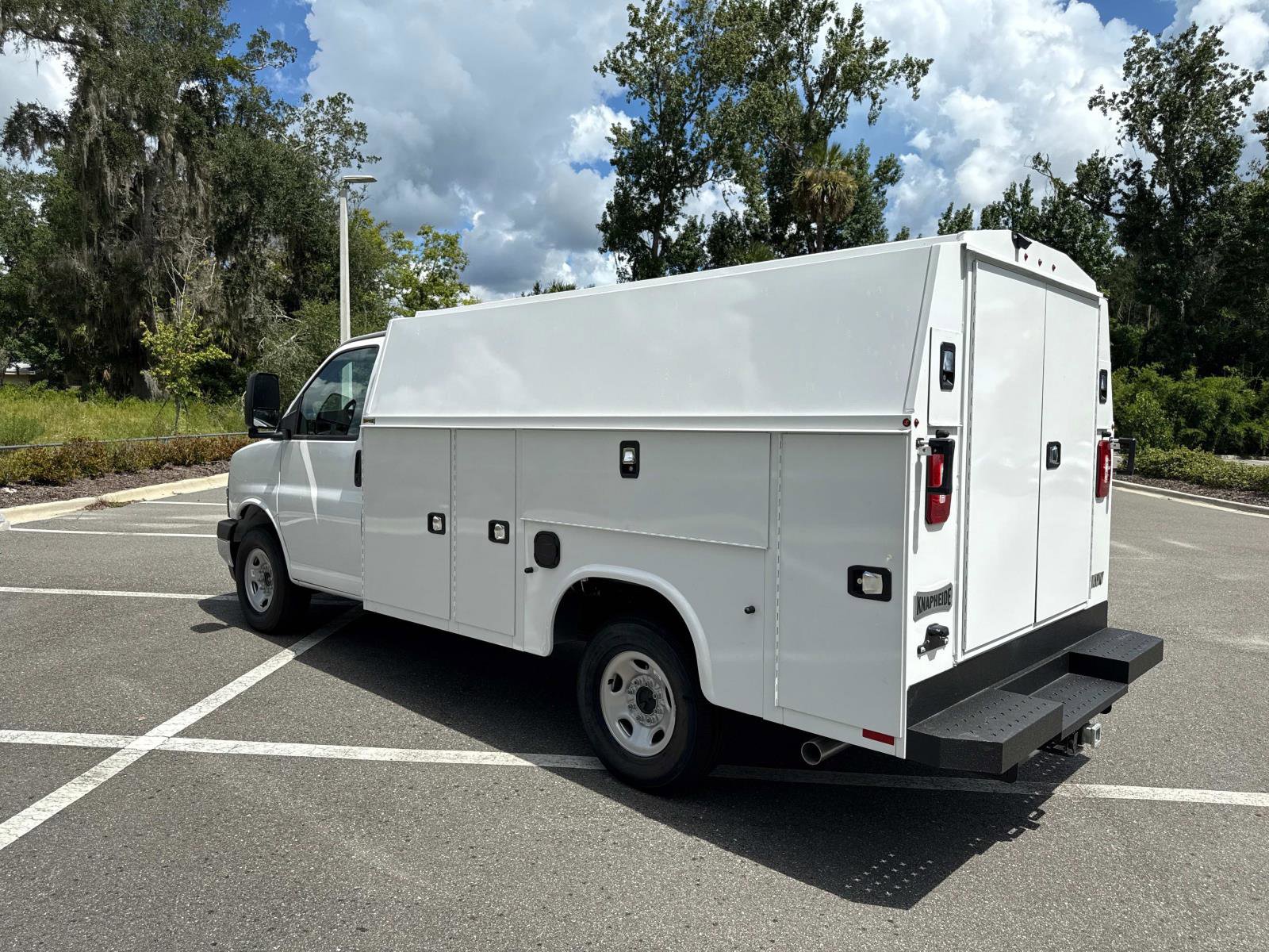 2025 Chevrolet Express Cutaway 3500 photo 28