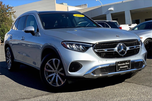 2025 Mercedes-Benz GLC Base's photo