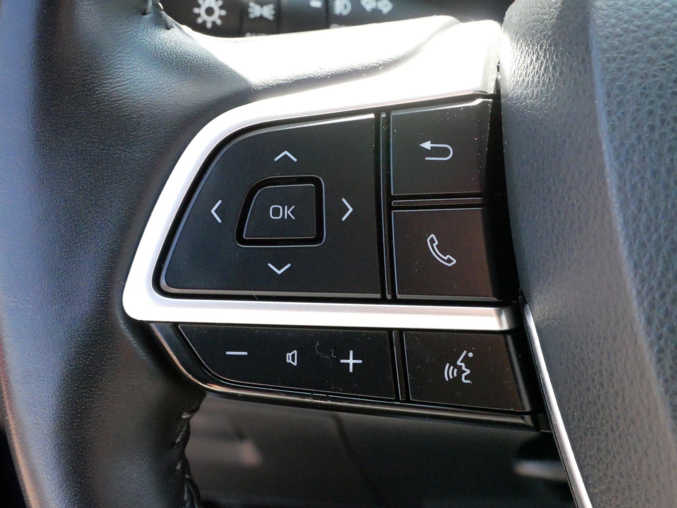 2022 Toyota Highlander XLE photo 26