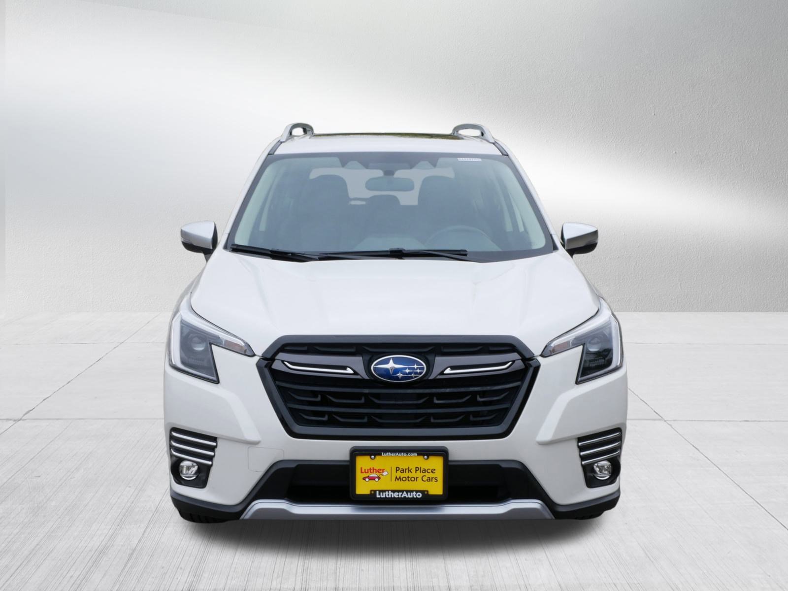 2022 Subaru Forester Touring photo 2