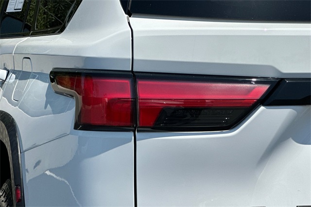 2024 Toyota Sequoia TRD Pro photo 22