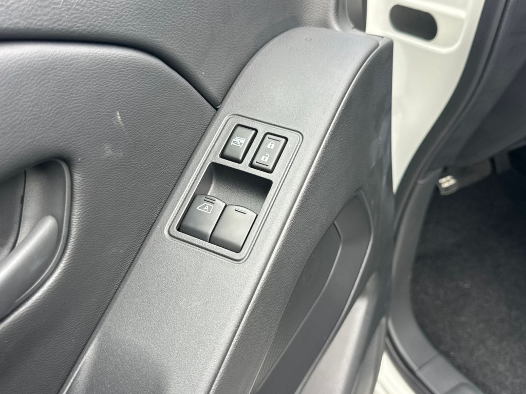 2025 Nissan Frontier S photo 11