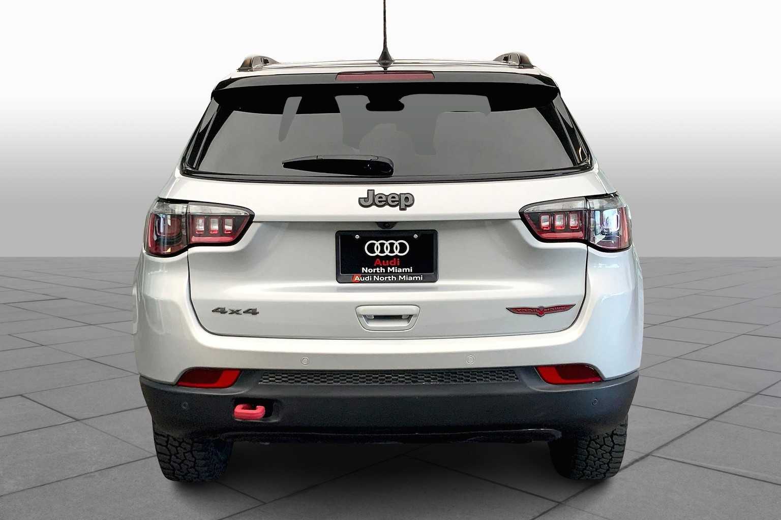 2024 Jeep Compass Trailhawk photo 3