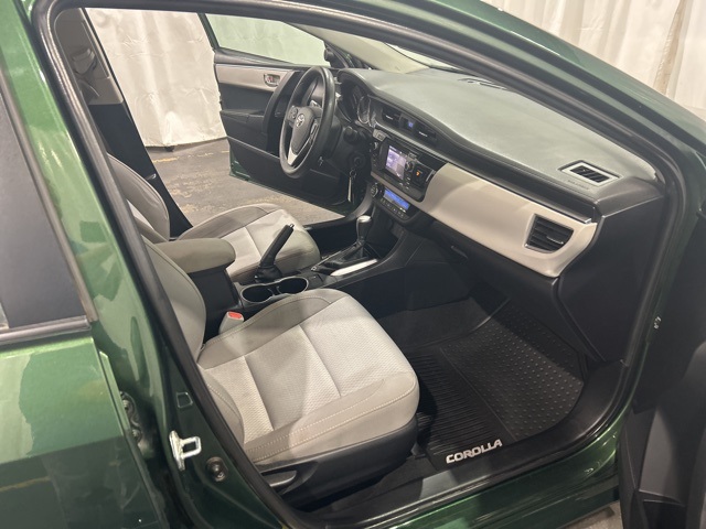 2016 Toyota Corolla LE photo 11