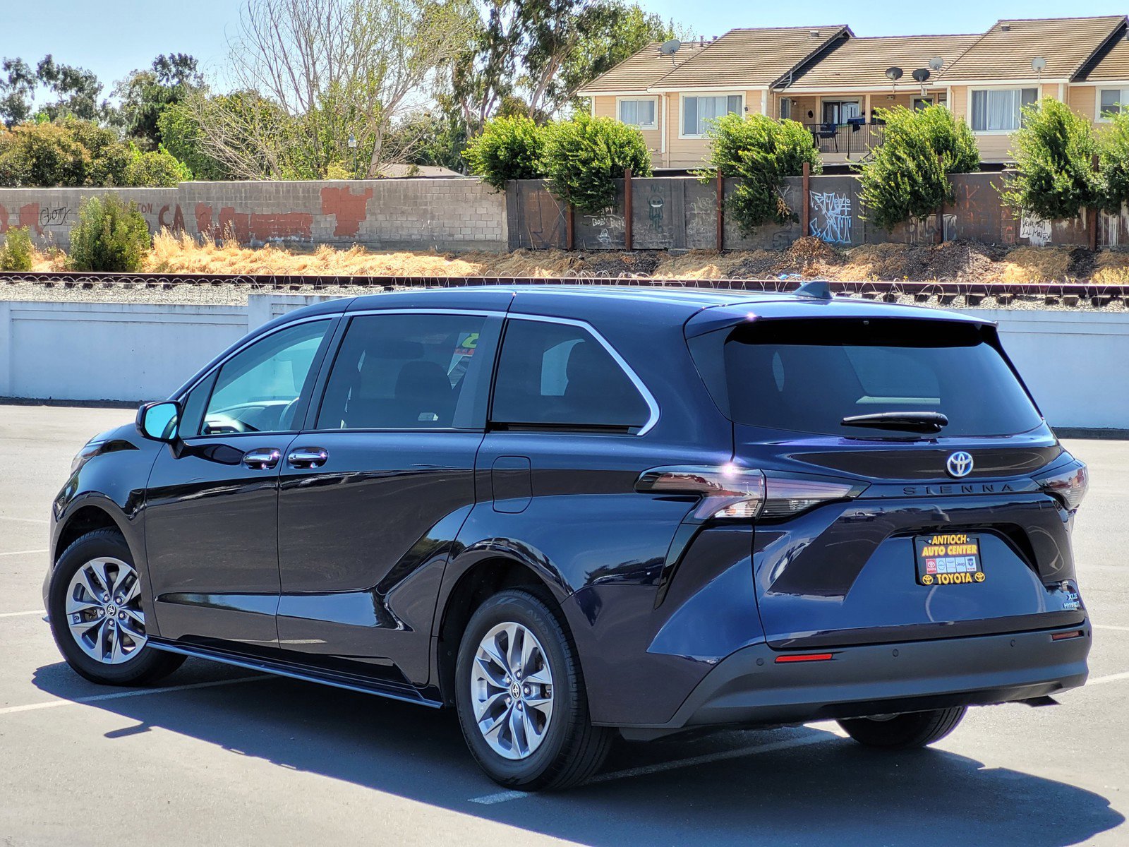 2023 Toyota Sienna XLE photo 6