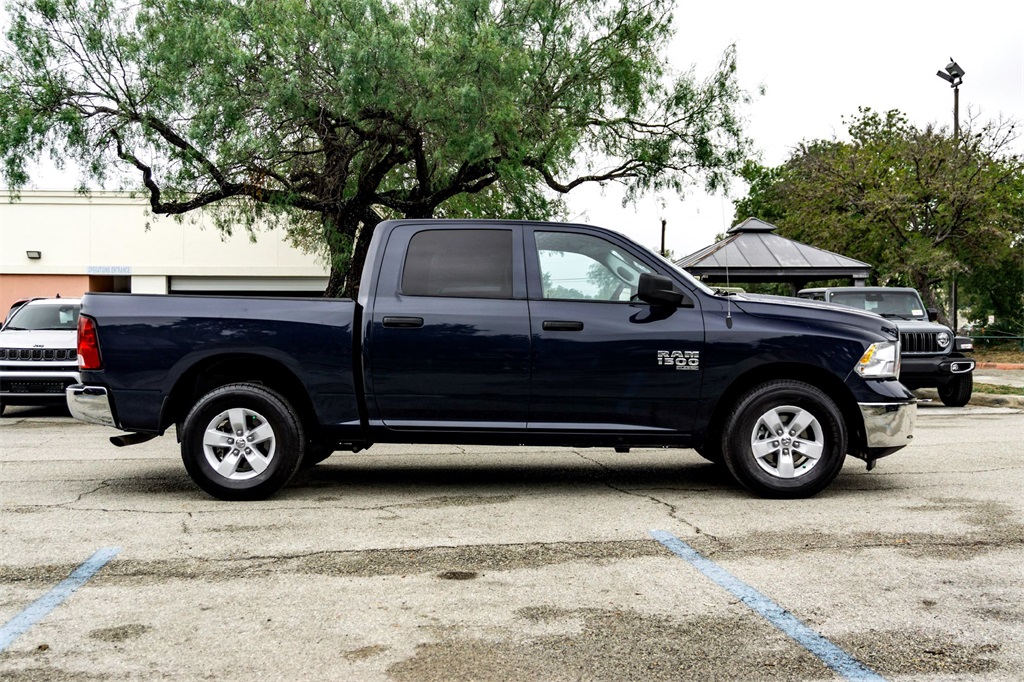 2022 Ram 1500 Classic SLT photo 4