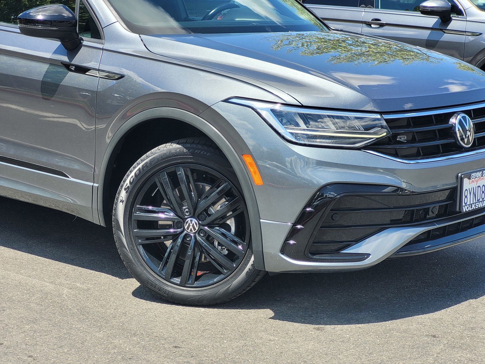 Image 3 of Certified Pre-Owned 2022 Volkswagen Tiguan 2.0T SE R-Line Black FWD 4D Sport Utility