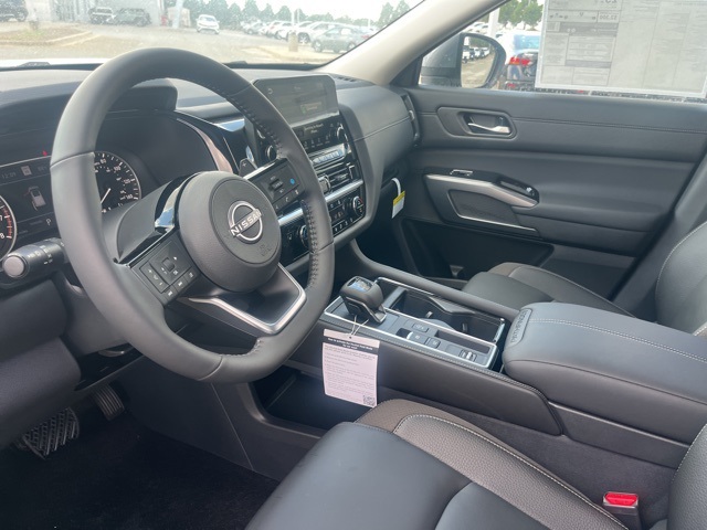 2025 Nissan Pathfinder SL photo 9