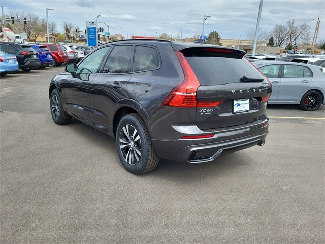 2025 Volvo XC60 B5 Core photo 3