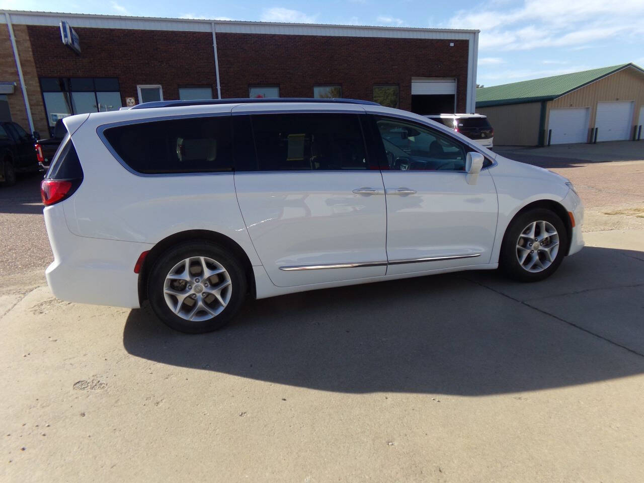 2019 Chrysler Pacifica Touring Plus photo 4