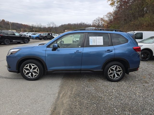 2022 Subaru Forester Premium photo 2
