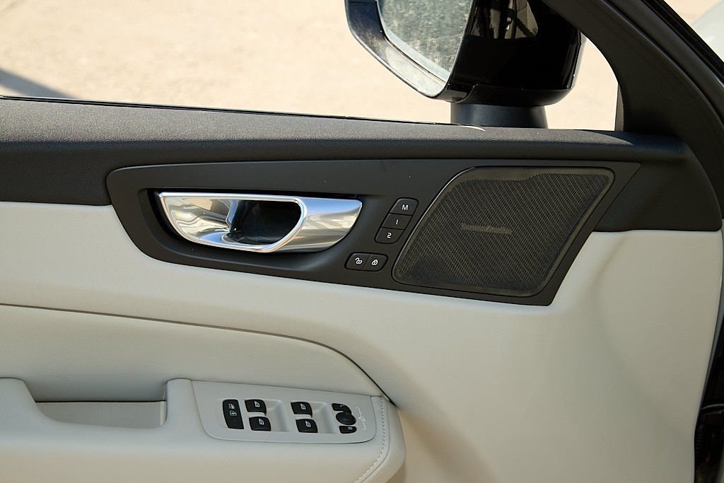 2026 VOLVO XC60 - Image 10