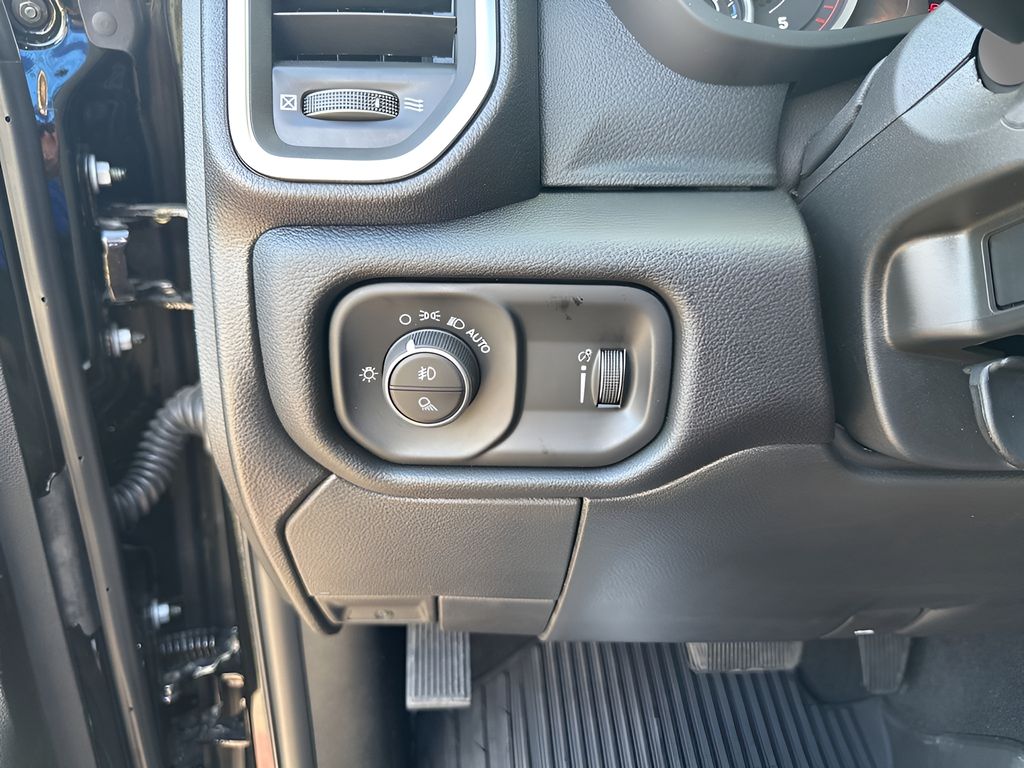 2025 Ram 2500 Big Horn photo 28