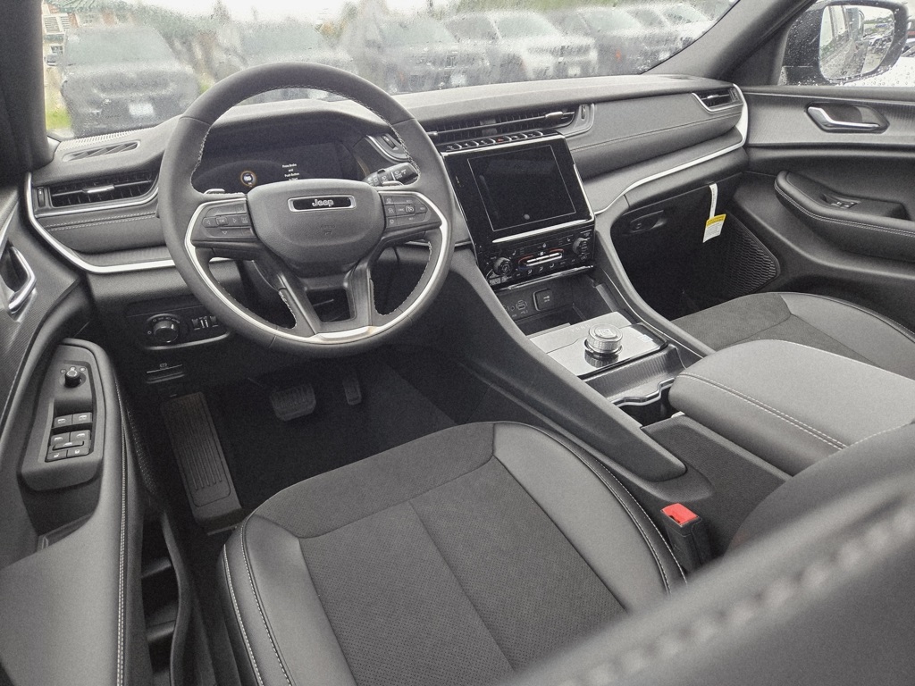 2025 Jeep Grand Cherokee Altitude X photo 4