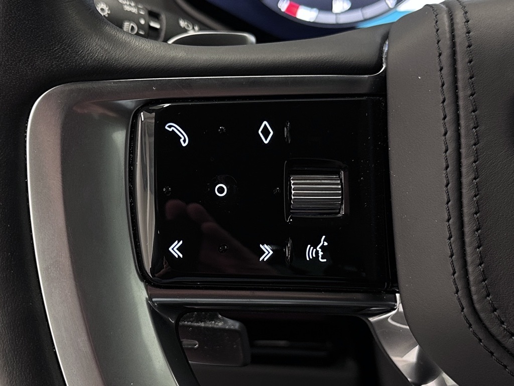 2023 Land Rover Range Rover SE photo 25