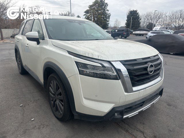 2022 Nissan Pathfinder SL's photo