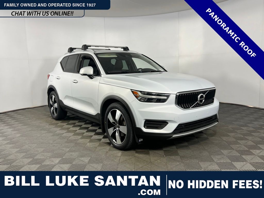 2020 Volvo XC40 Momentum's photo