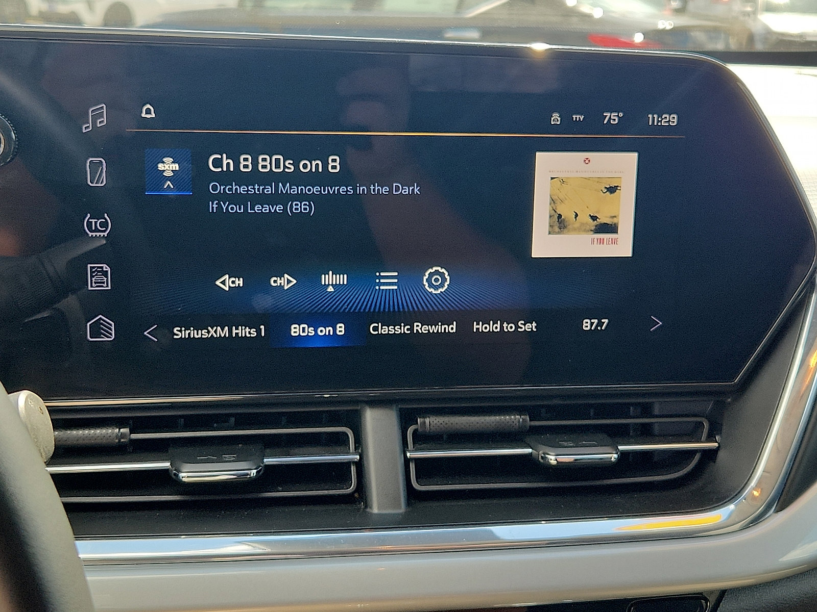 2025 Chevrolet Trax LT photo 16