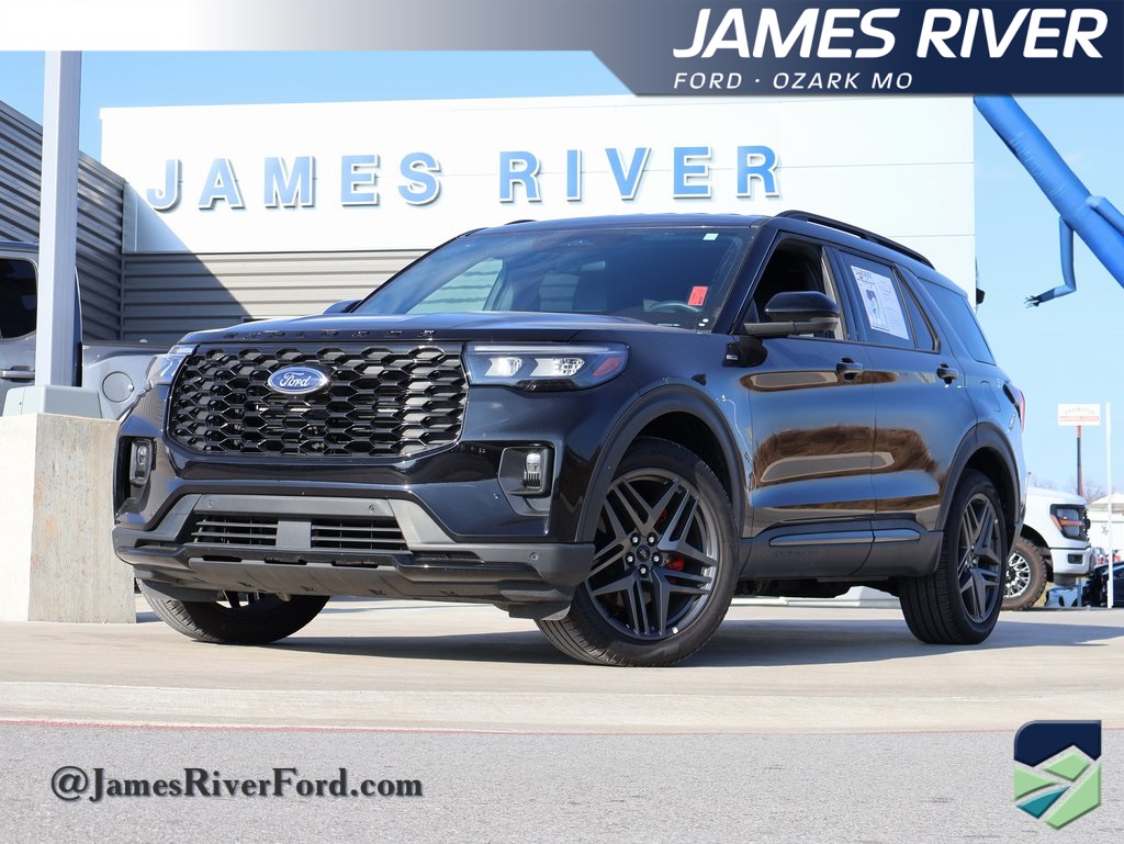 2025 Ford Explorer ST-LINE's photo