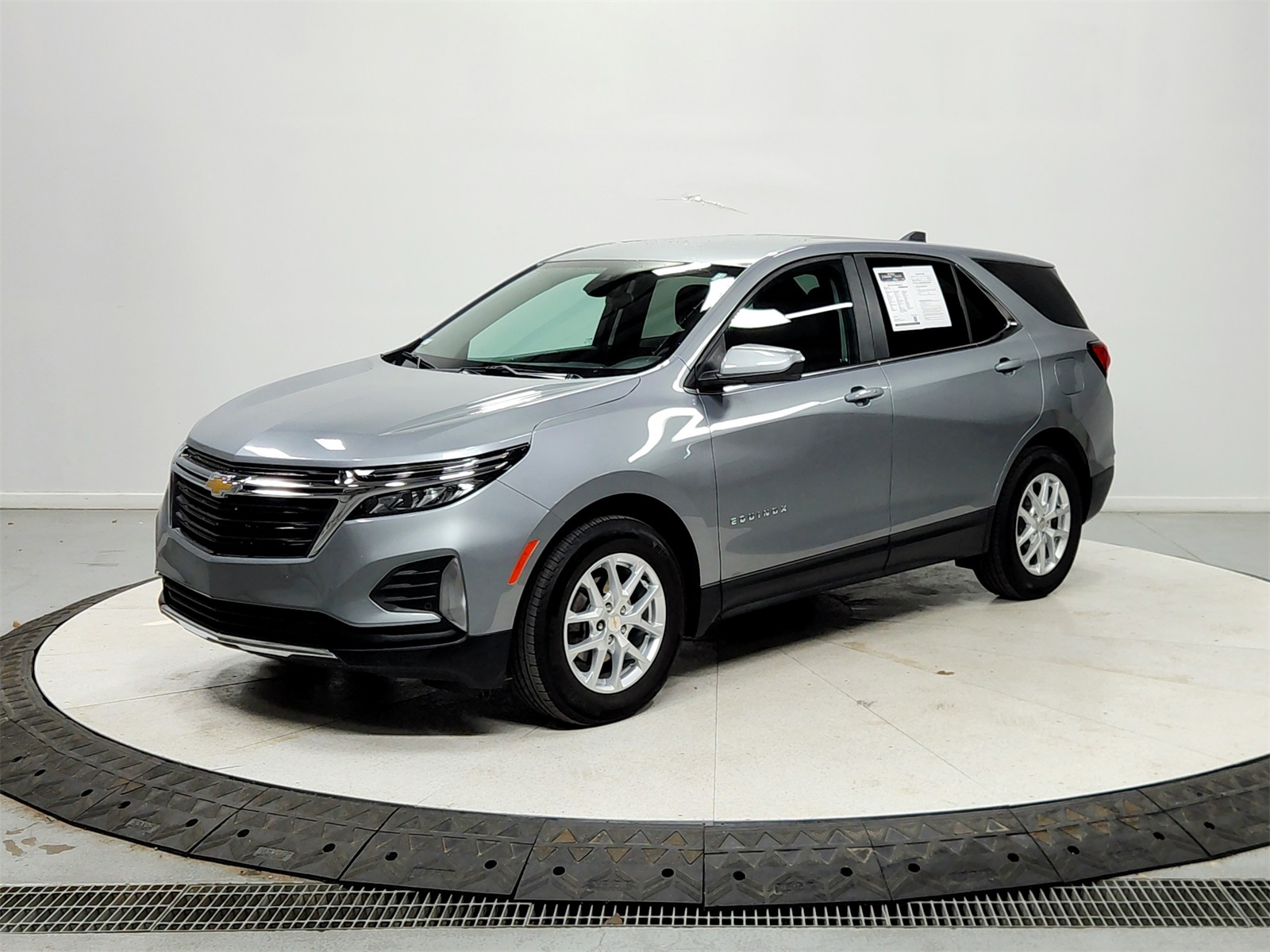 2024 Chevrolet Equinox LT photo 3