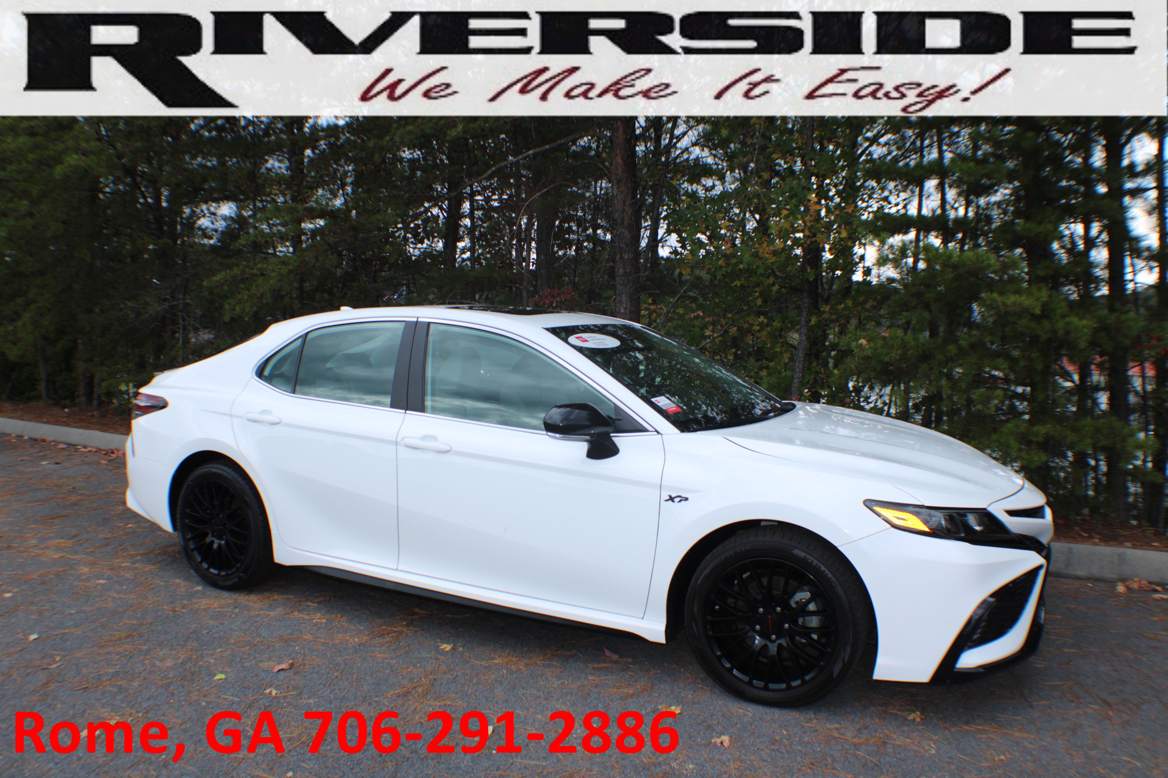 2024 Toyota Camry SE's photo