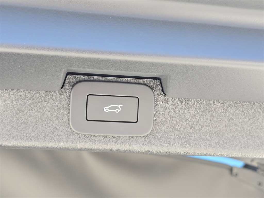 2025 Land Rover Discovery Metropolitan Edition photo 9