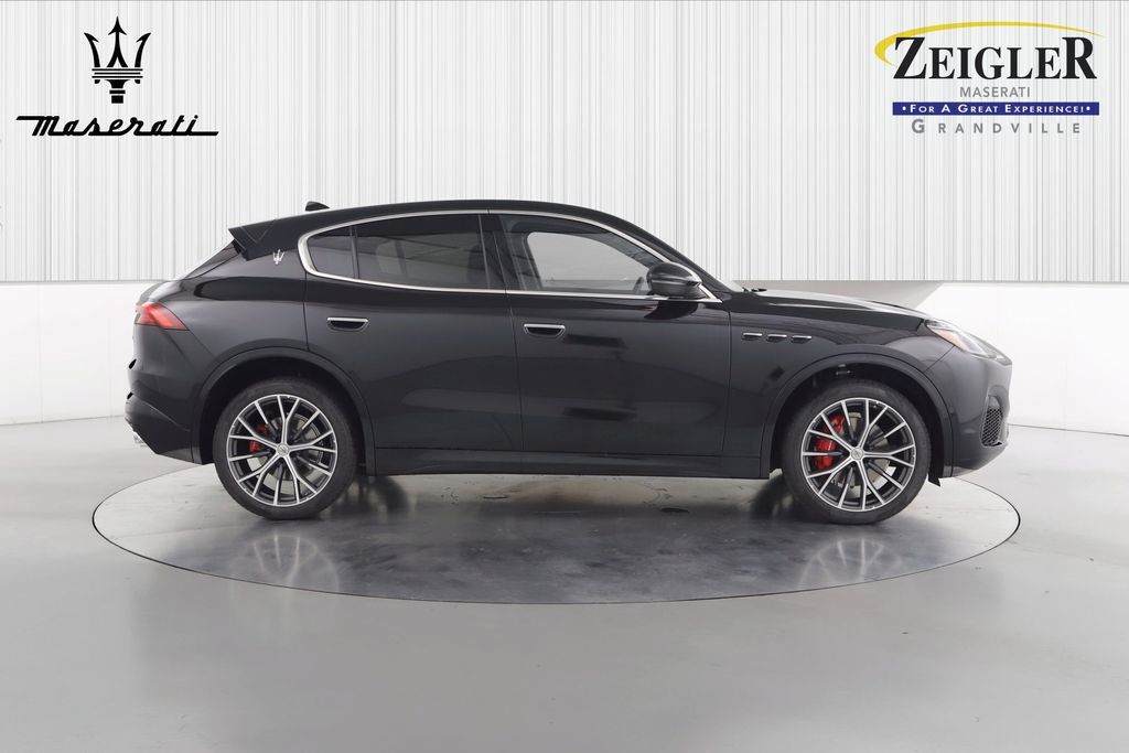 2025 Maserati Grecale photo 2