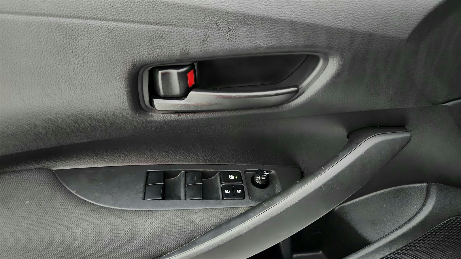 2024 Toyota Corolla LE photo 30