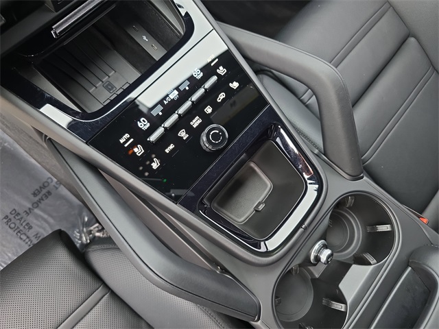 2025 Porsche Cayenne Base photo 24