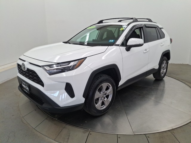 2023 Toyota RAV4 XLE photo 3