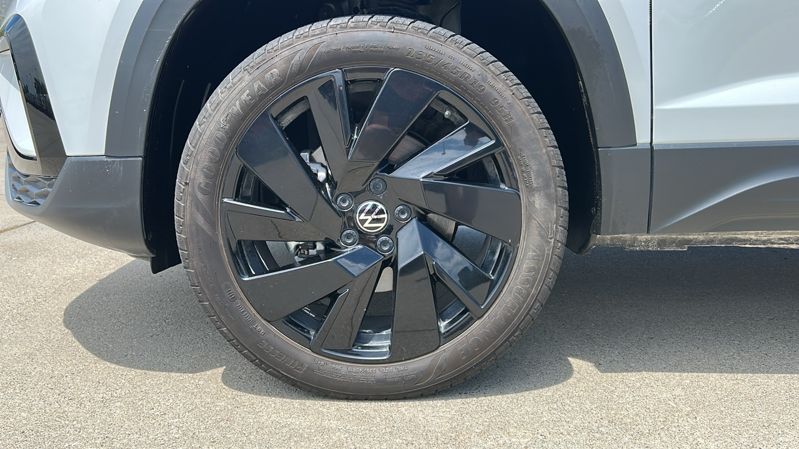 2024 Volkswagen Taos SE photo 9