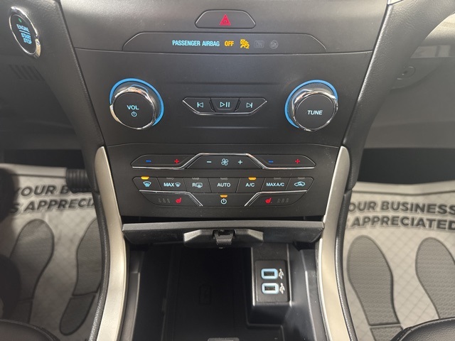 2019 Ford Edge SEL photo 16
